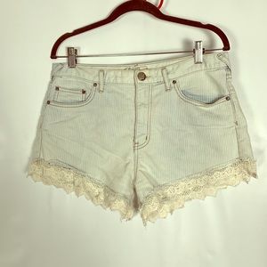 Adorbs Free People Jean shorts with lace appliqué!